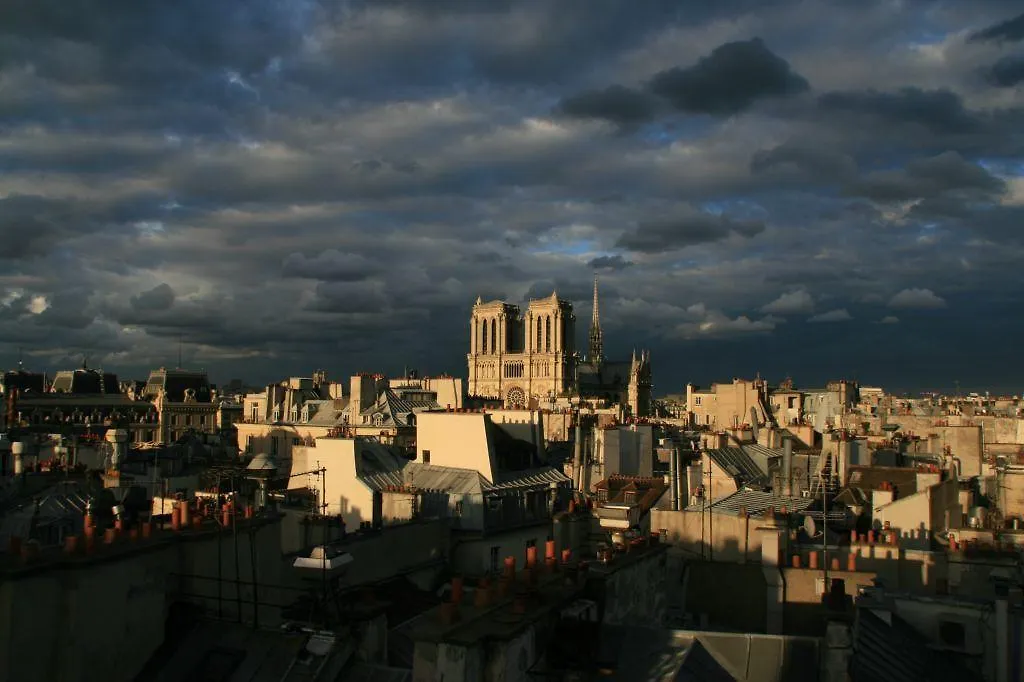 Notre Dame Flat